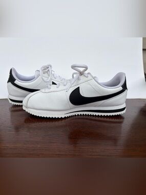 Retro Nike Cortez Basic Leather Black and White Sneakers Youth Size 4 /Women 5.5
